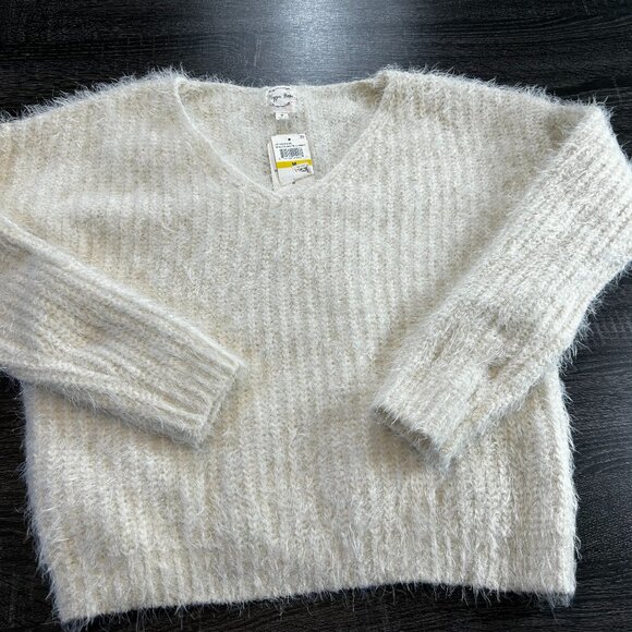 Hippie Rose Fuzzy Sweater Women’s Medium Winter White Combo NWT - Picture 1 of 4